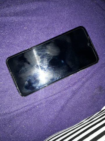 Motorola G7 plus 64gb com pequeno detalhe