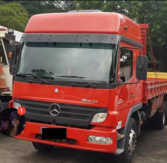 ATEGO MERCEDES-BENZ 2425 6X2 2P. CARROCERIA, 2015