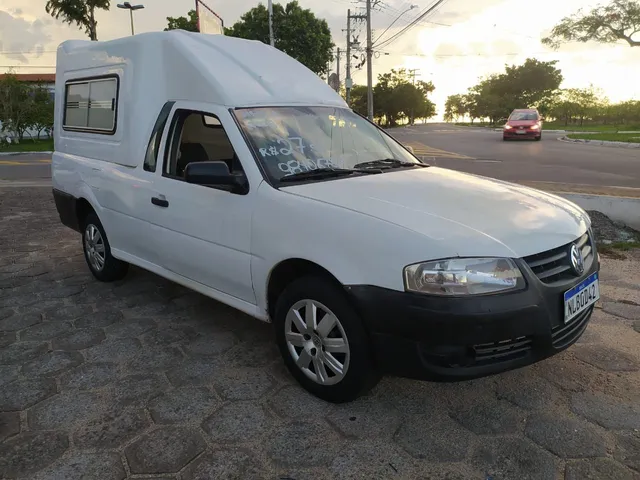 Mini Saveiro rebaixado com som no porta-mala e suspensão - Loja virtual