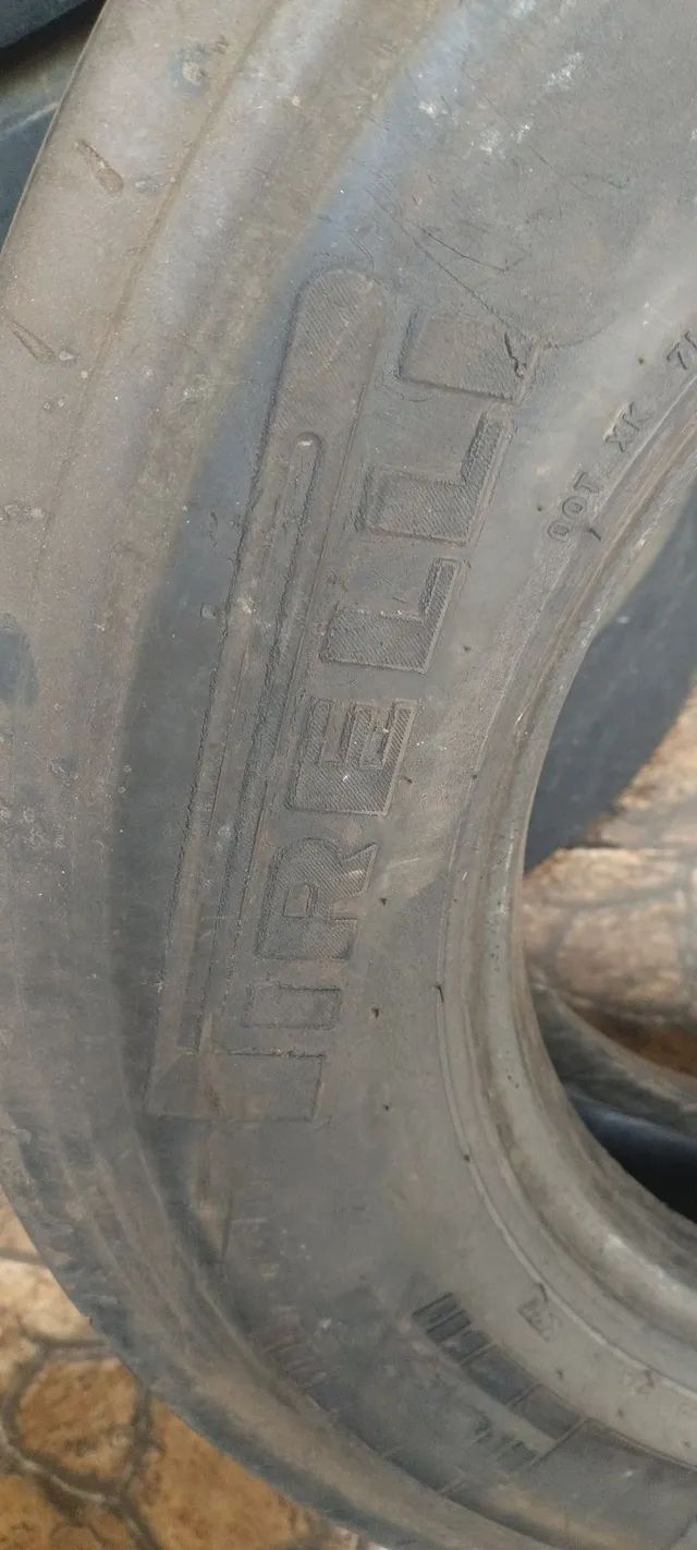 Pneu Pirelli 215/75 17,5