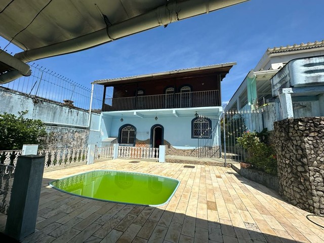 CASA COM 2 PAVIMENTOS A VENDA EM MURIQUI. 