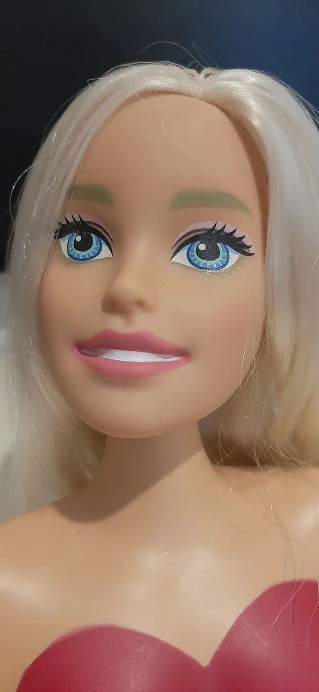 Boneca Barbie Maquiagem