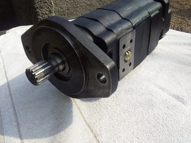 Bomba Hidr Dupla p/  Pá carreg  FR 12 - Foto 2