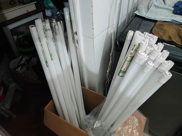 Vendo conjunto de lâmpadas T8 20 e 18 wats