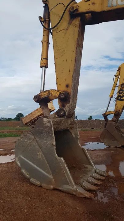 Escavadeira Komatsu PC600 - 2008 - 8000h (motor feito) - Foto 3