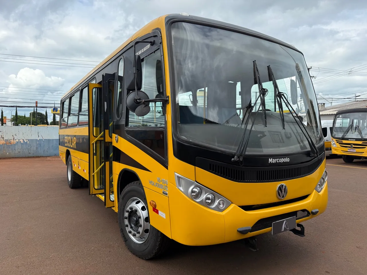 Ônibus escolar senior Mídi ano 2012/2012 com 48 Lugares motor Man 15-190 em cascavel,PR