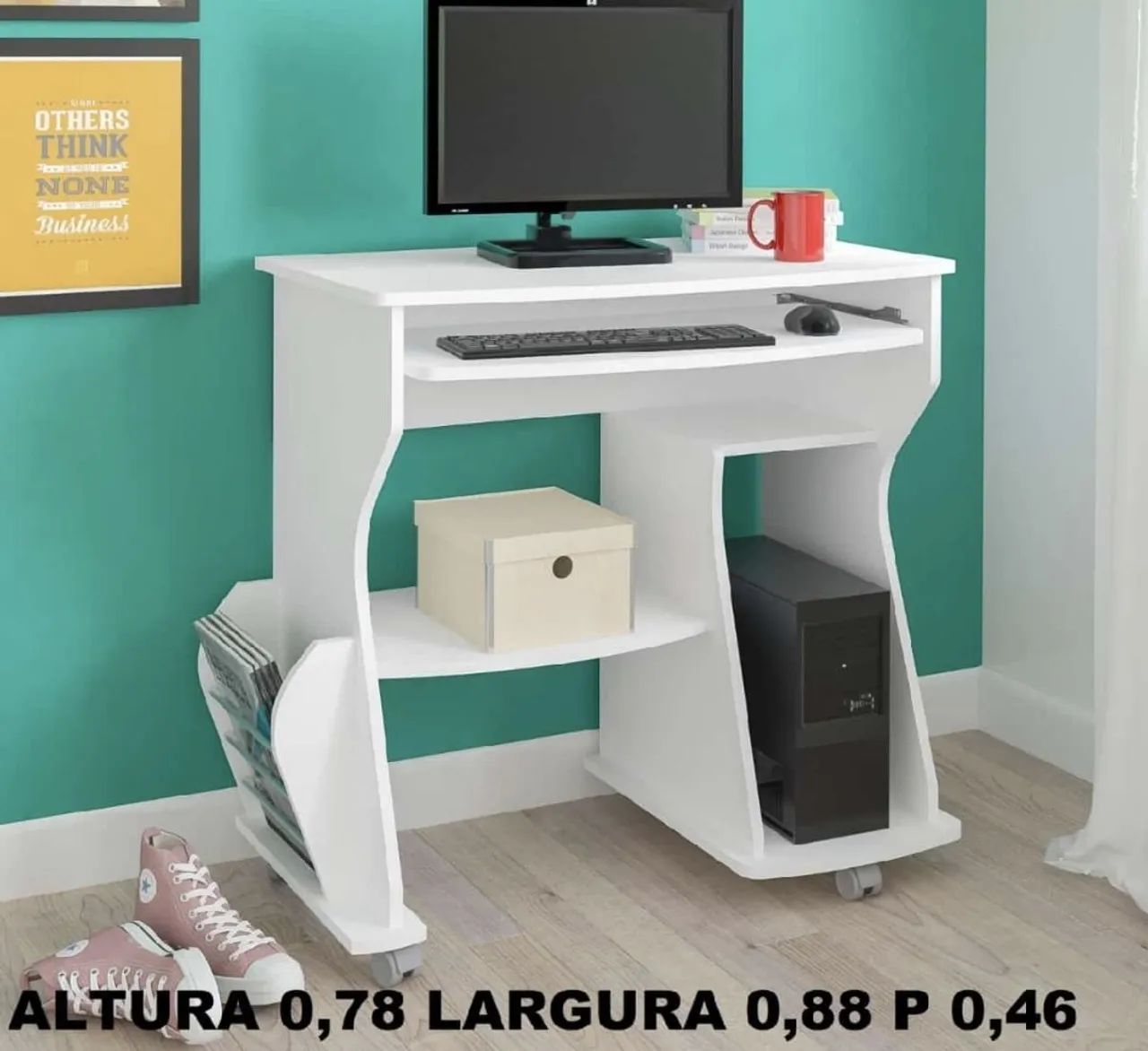 Mesa de Computador com Prateleira e rodizios 