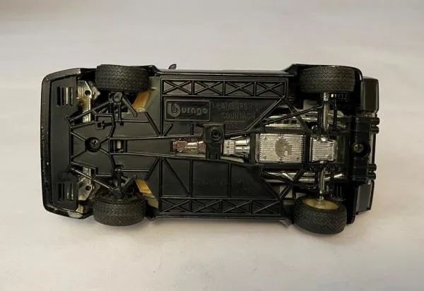 Miniatura Lamborghini Countach 1988 Bburago 1/24 - Hobbies e