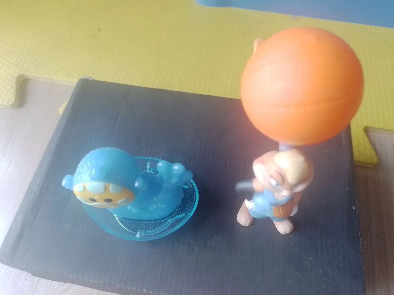 Boneca Lola (Space Jam) e Elio (Disney Pixar) - colecionáveis MC Donald's.  - Foto 4