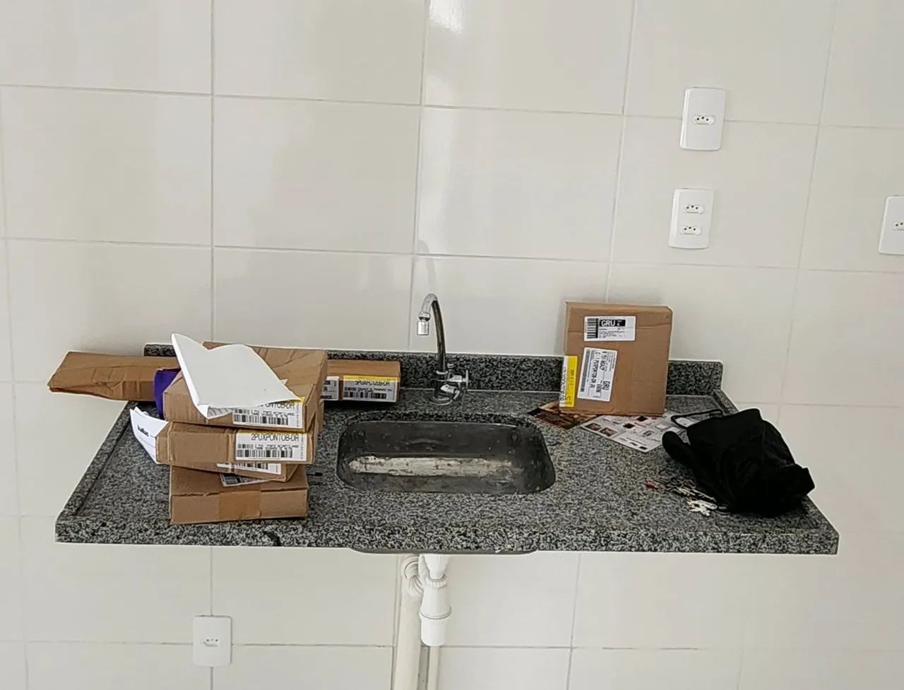 Pia granito com cuba e torneira 1,20m x 0,6m - Foto 2