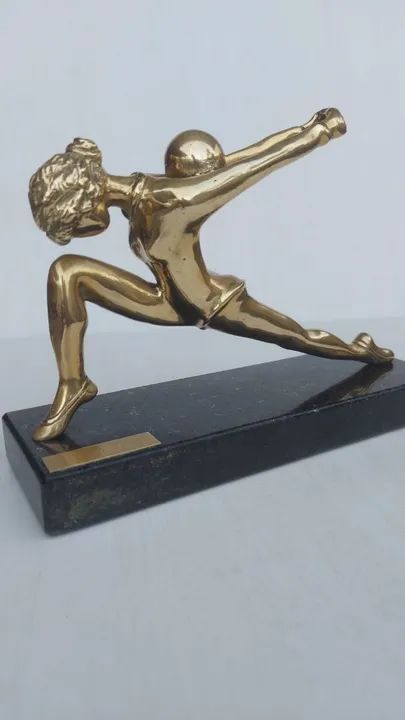 Estatueta em bronze assinada - Foto 2