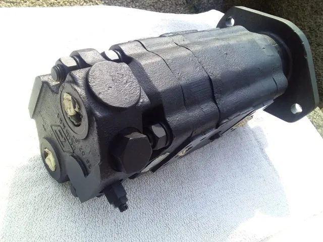 Bomba Hidr Dupla p/  Pá carreg  FR 12 - Foto 3