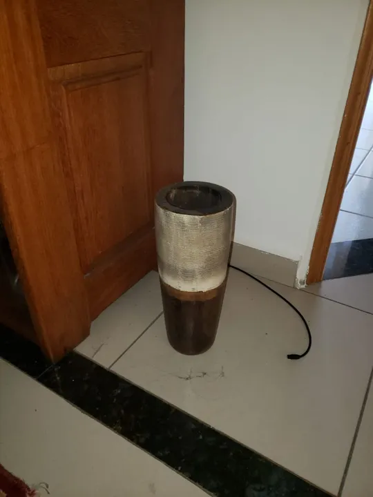 Vaso espanhol em madeira