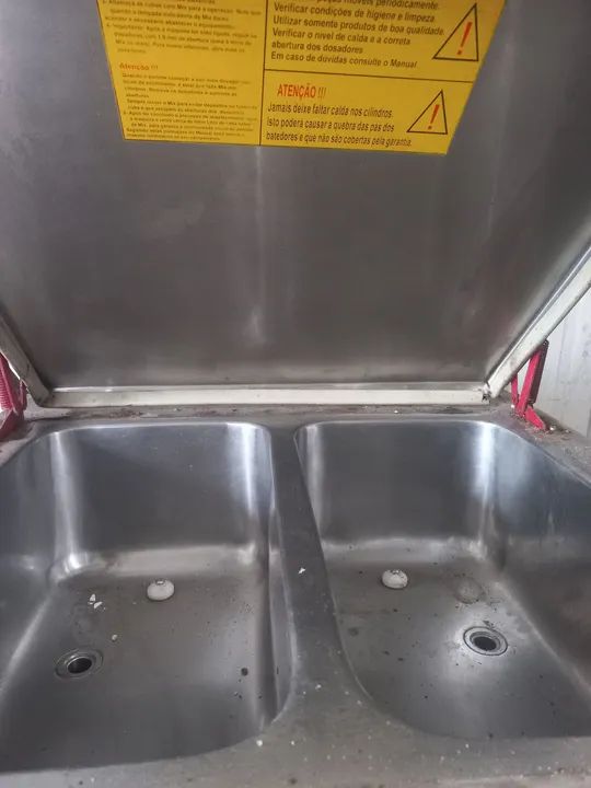 Máquina de Sorvete - 2 batedores - Semi-nova