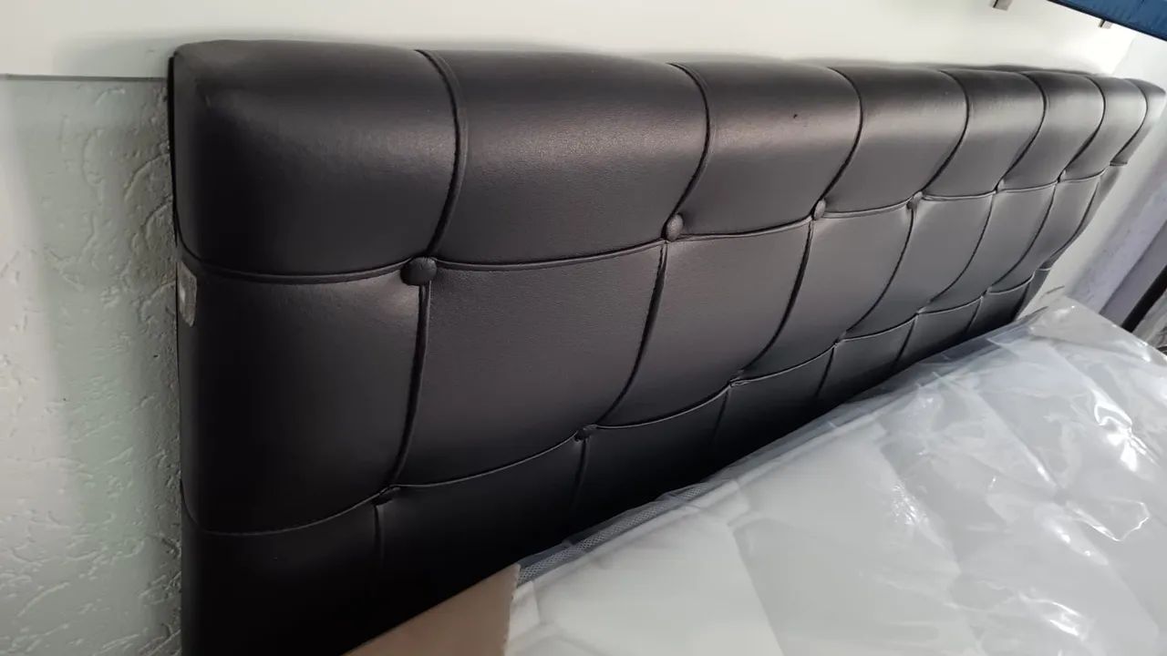 Cabeceira de Cama Box em Couro Preto