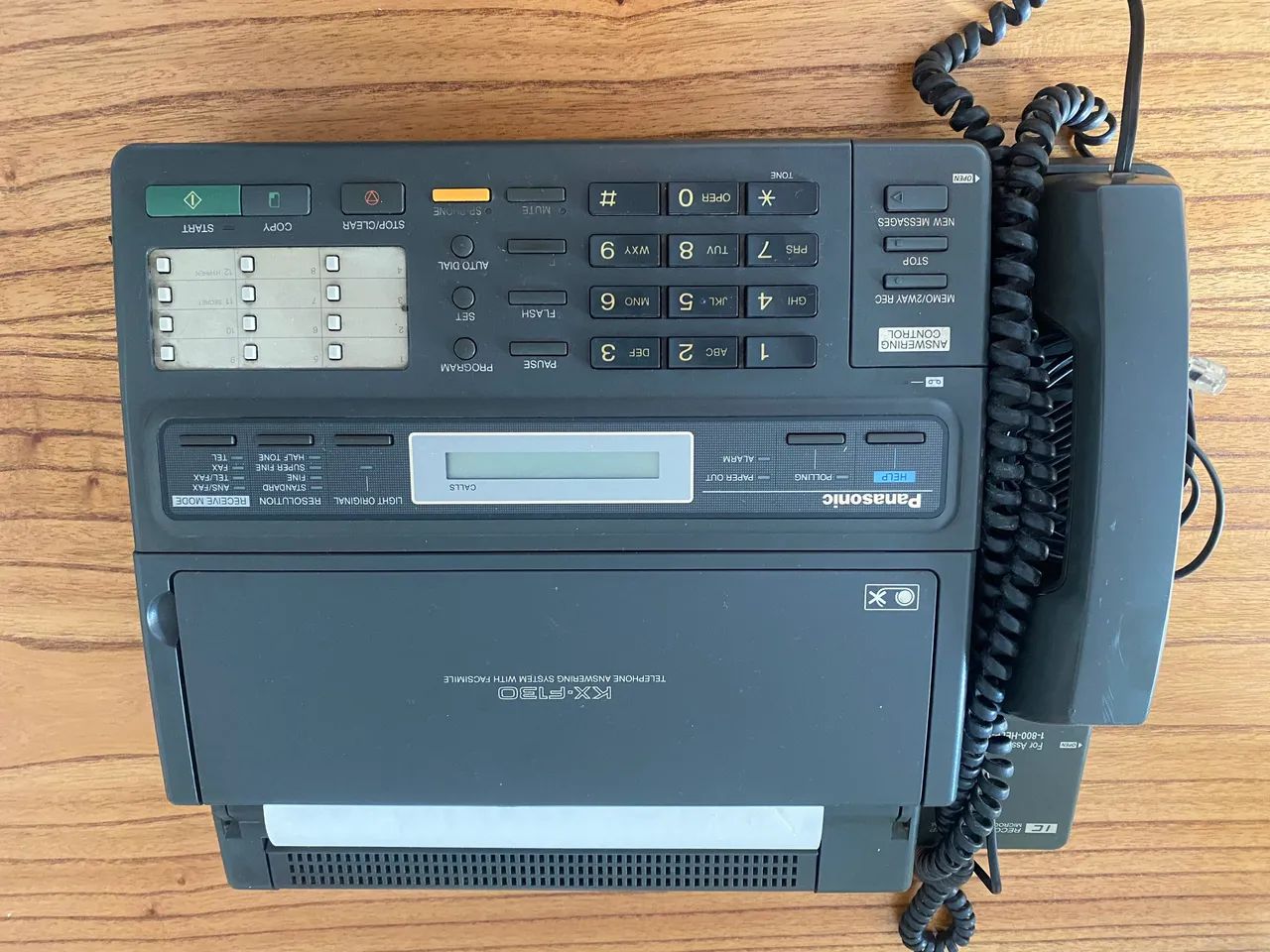 Aparelho de Fax funcionando 
