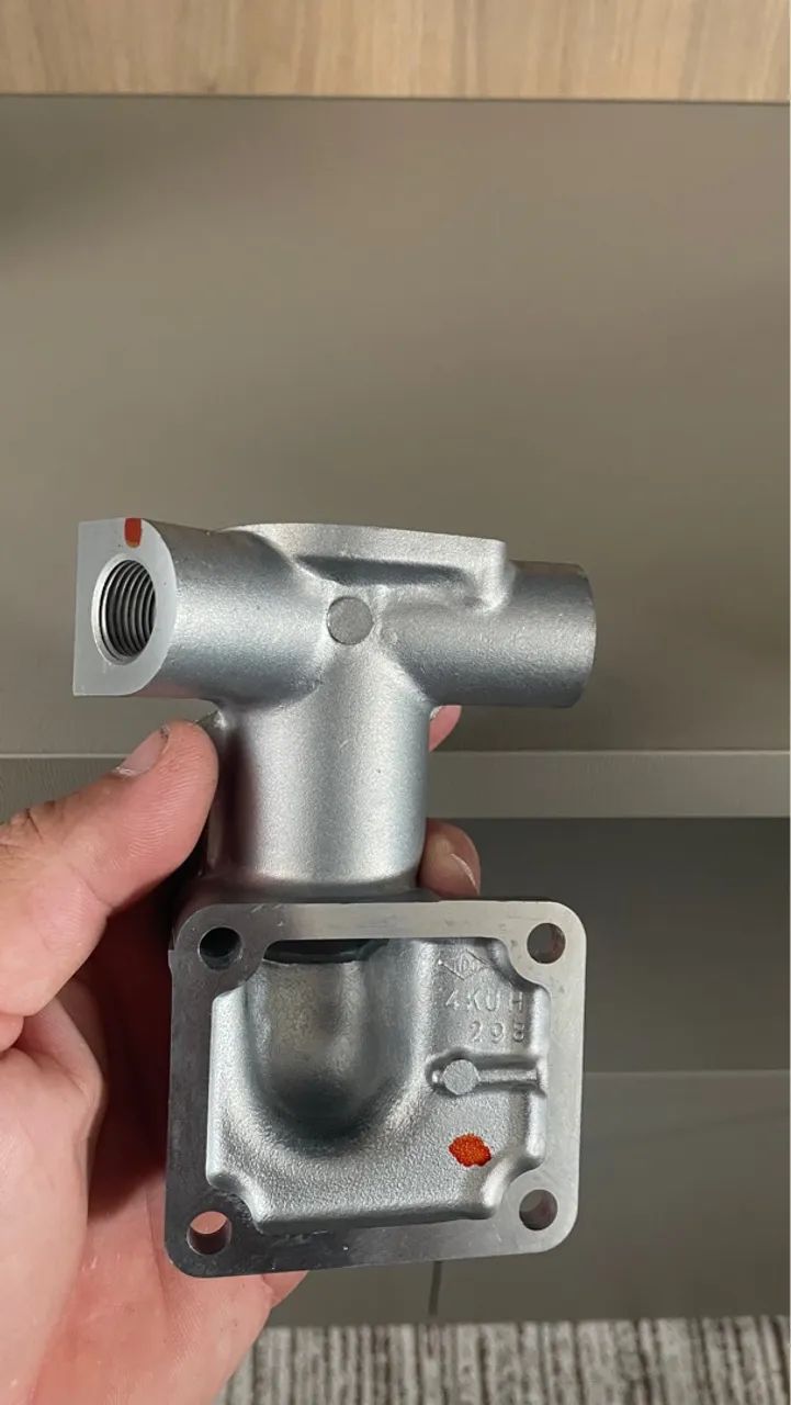 Carcaça termostatica bobcat - Foto 3