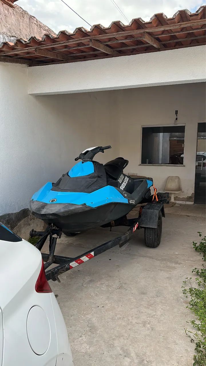 Jet SKY Spark 2014(moto aquática)