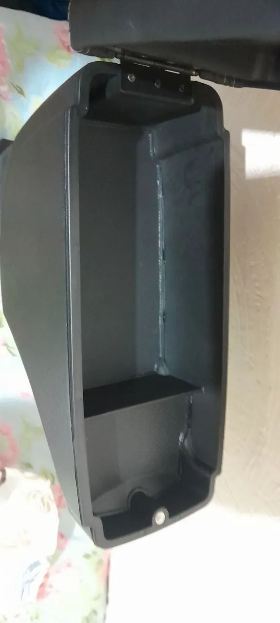 Vendo tapete da mala e descanço de braço honda fit - Foto 5
