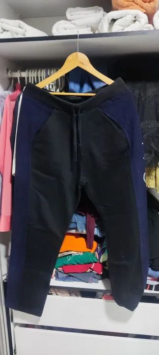 Calça Calvin Klein de Moletom Masculina - Preta e Azul
