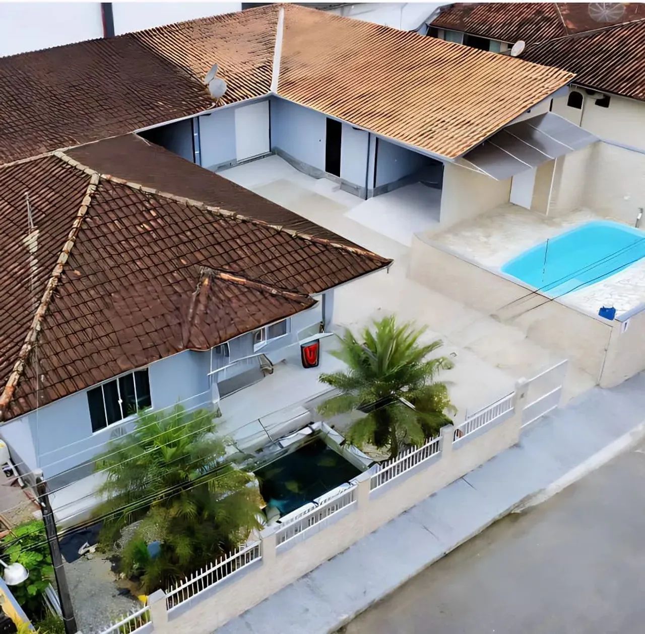 Vendo Casa com Piscina, 03 Quartos (01 Suíte) - Bairro Bateias - Brusque