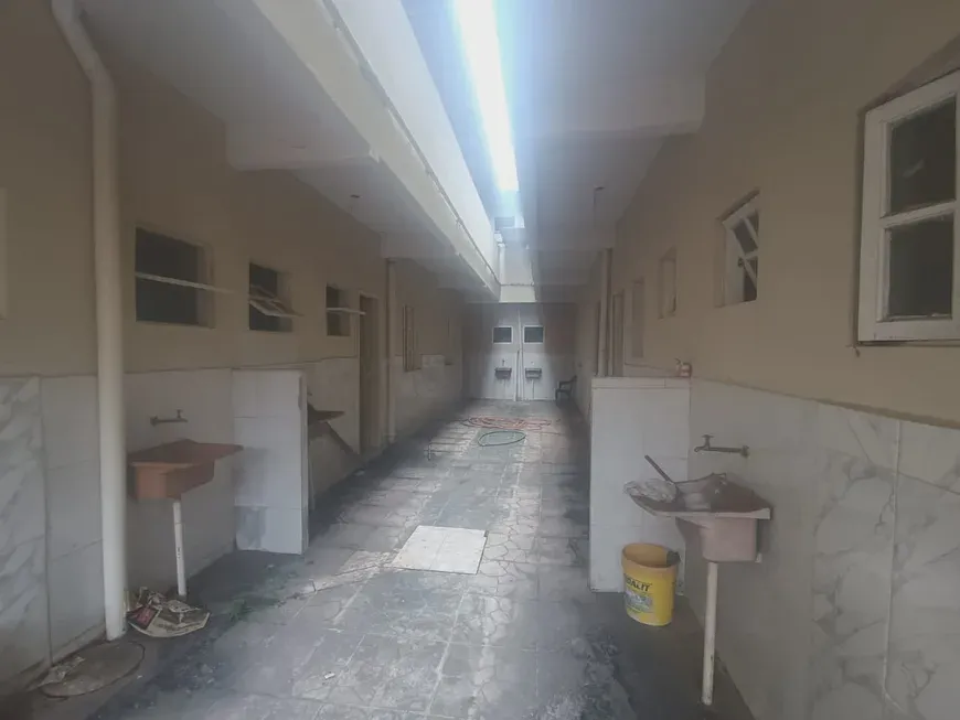 Prédio com 27 kitnets aluga junto ou separado