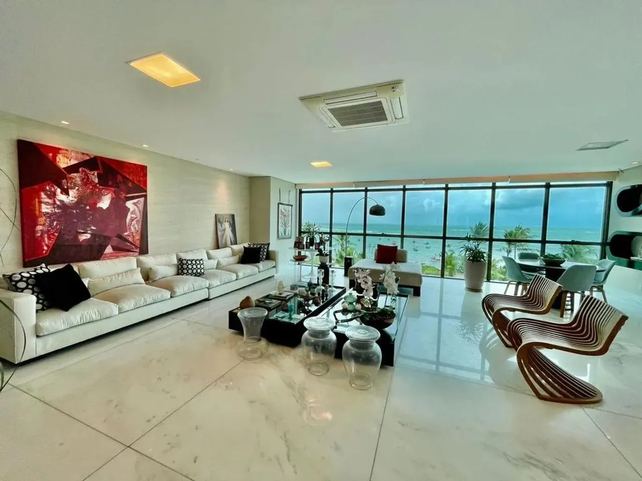 Apartamento de alto padrão com 4 suítes a beira mar de ponta verde