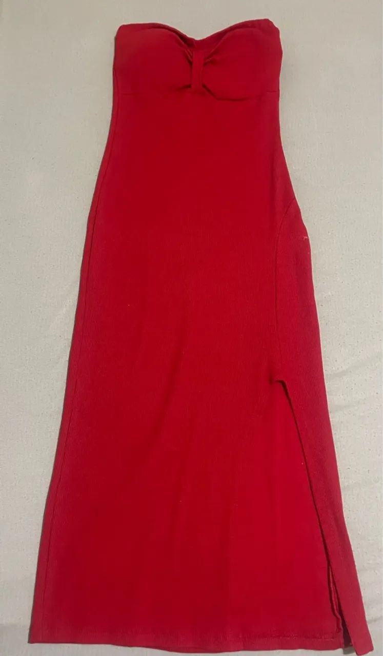 Vestido tomara que caia vermelho, com fenda lateral - Foto 3