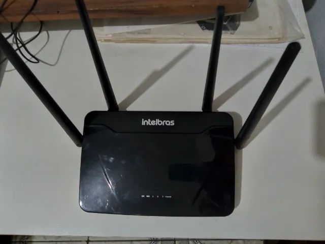 Roteador Intelbras de 4 antenas