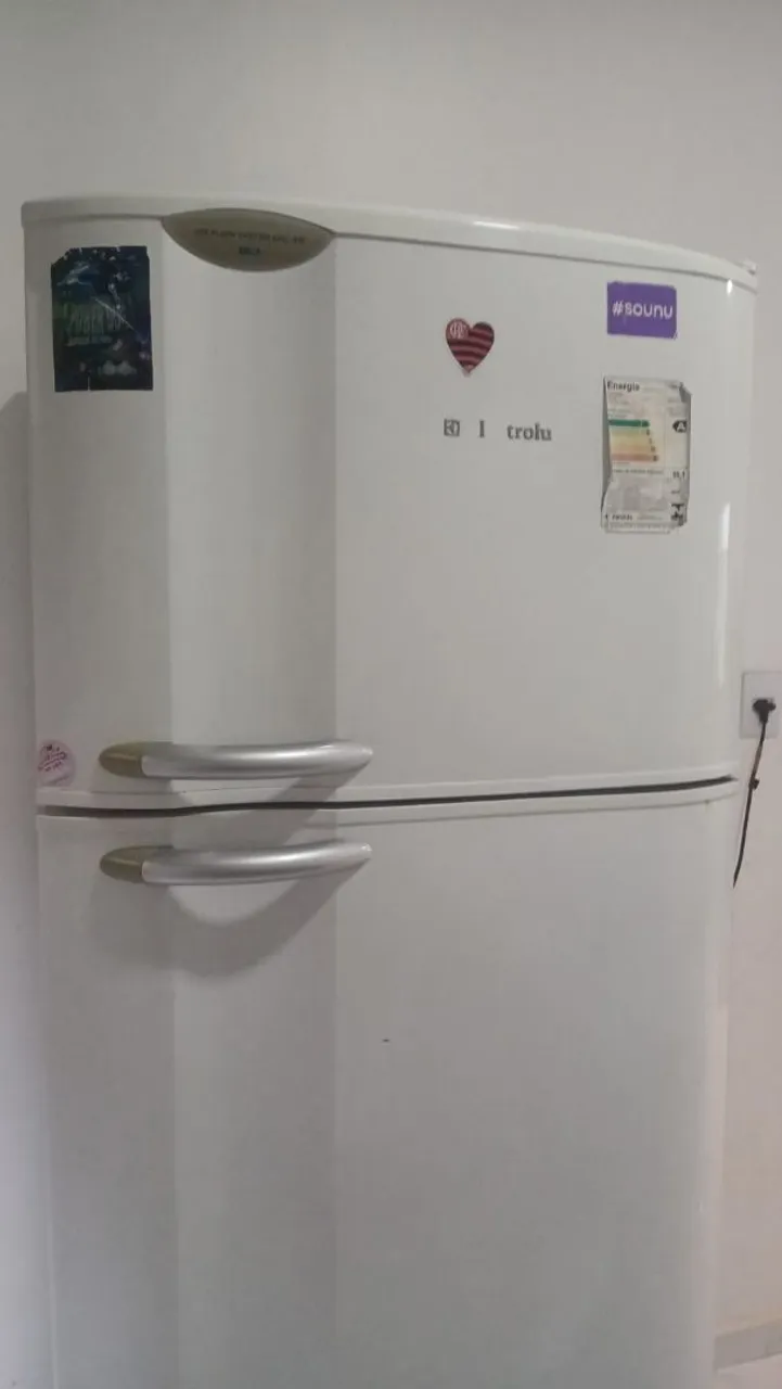 Geladeira Electrolux gelo semi nova 550 litros