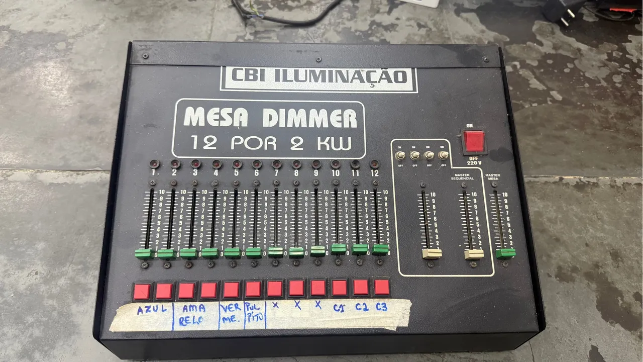 Mesa Dimmer 12 canais 2KW - CBI Iluminação