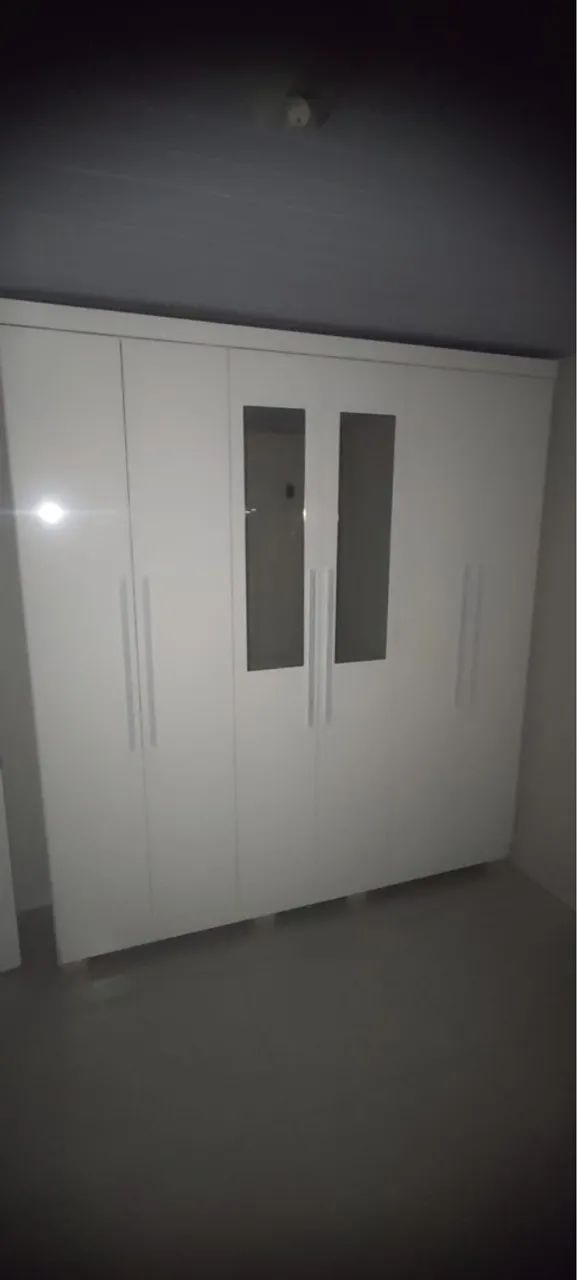 Guarda-Roupa Branco Moderno