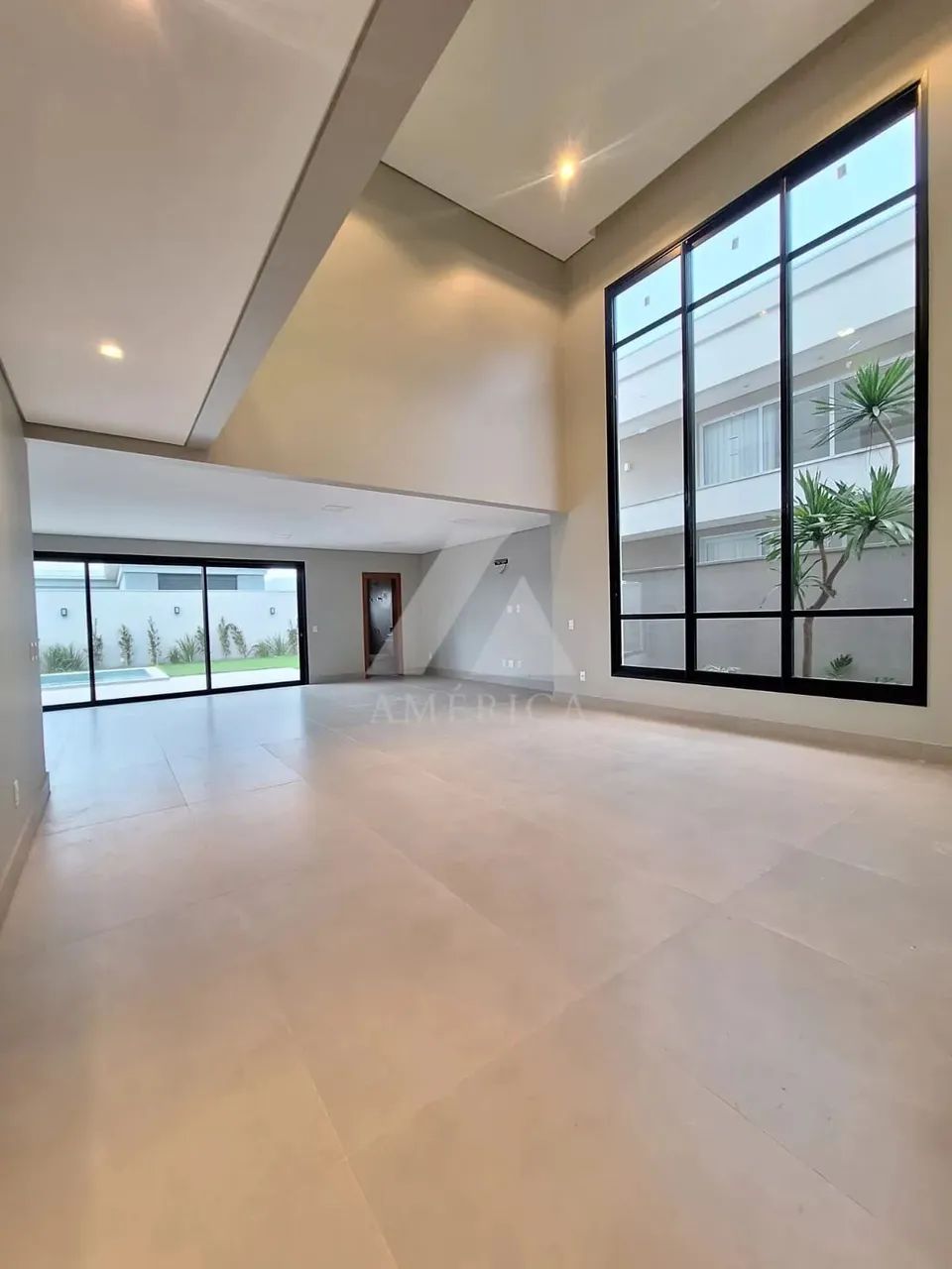 Vendo Sobrado no Florais Itália - 04 suítes - 379 m² - Foto 4