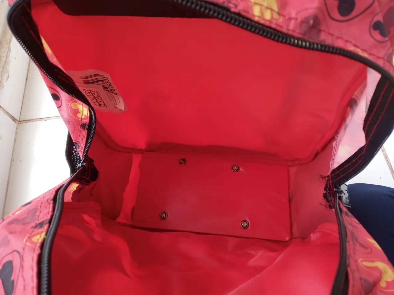 Mochila do Michey de Rodinha em bom estado - Foto 3