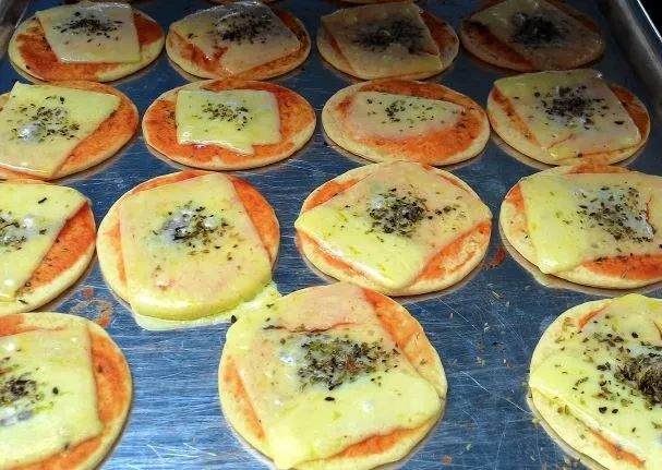 comidas-típicas-para-festas-curau-doces-típicos-milho-tapioca-pizza-pasteis - Foto 4