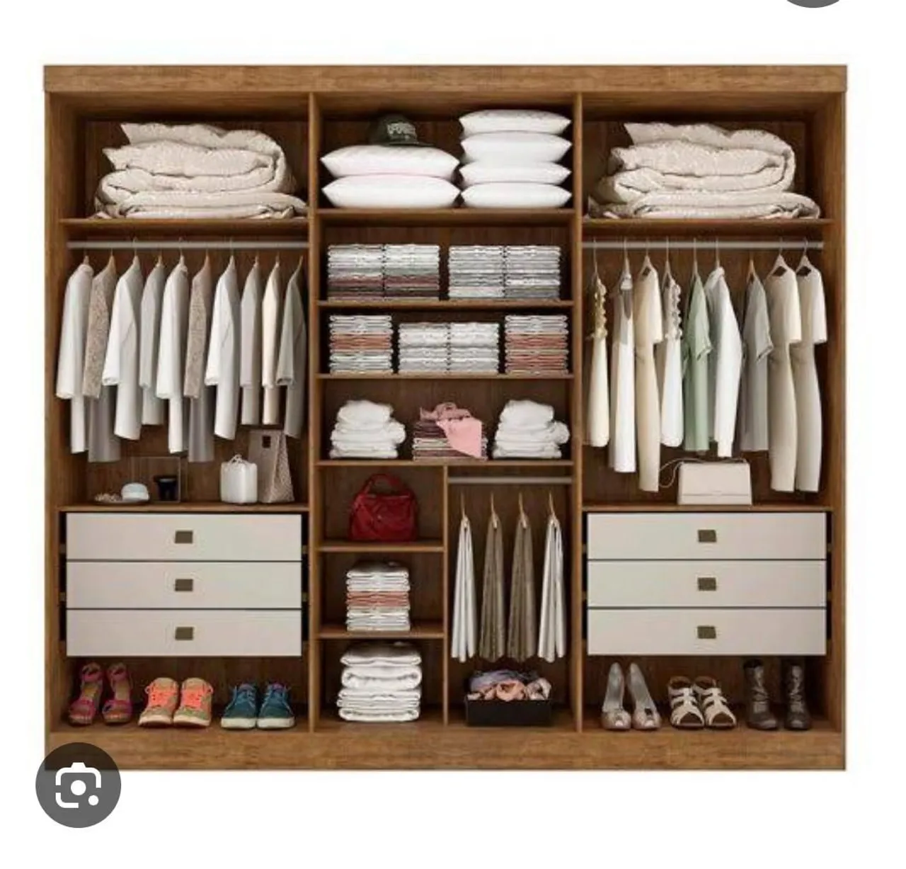 Guarda-Roupa Amadeirado Moderno e Espaçoso