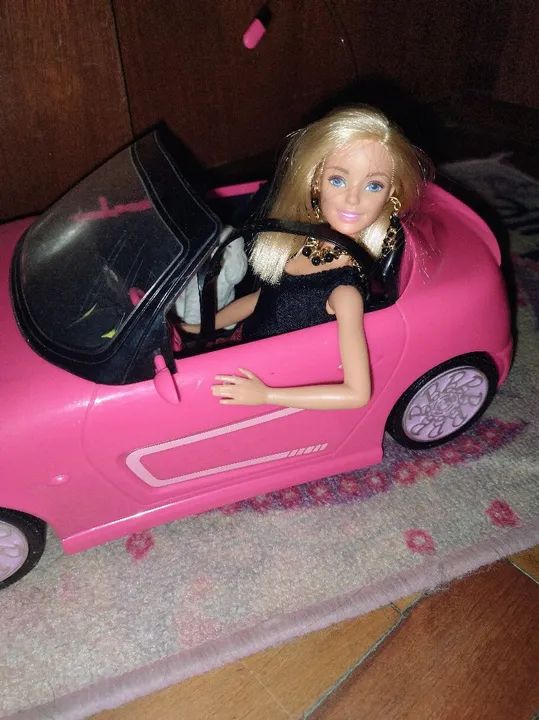 Barbie e seu carro pink 