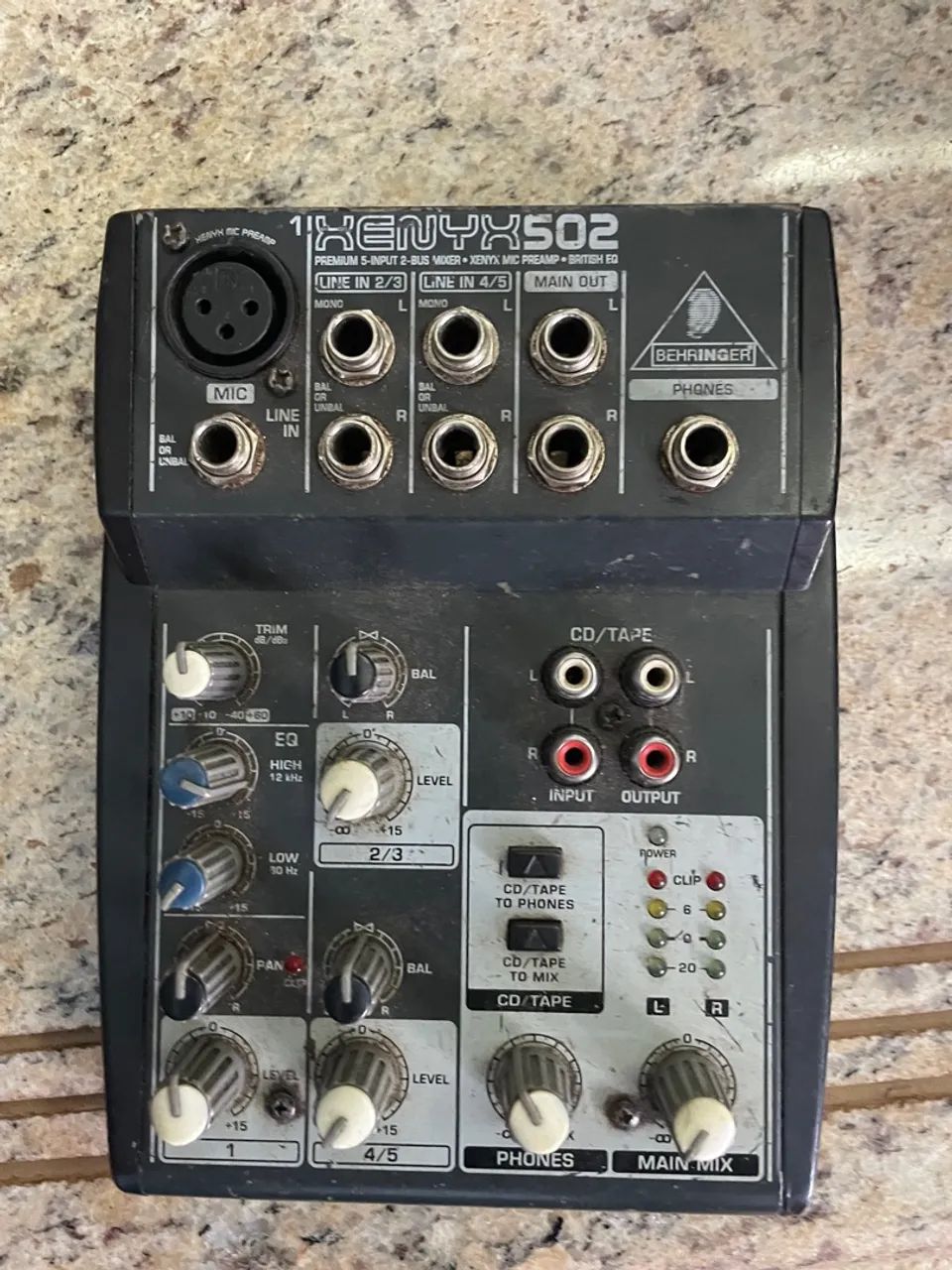 Mesa de Som Behringer Xenyx X502 - Foto 2