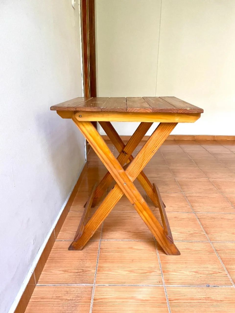 Mesa Dobrável Quadrada de Madeira64308481324930124