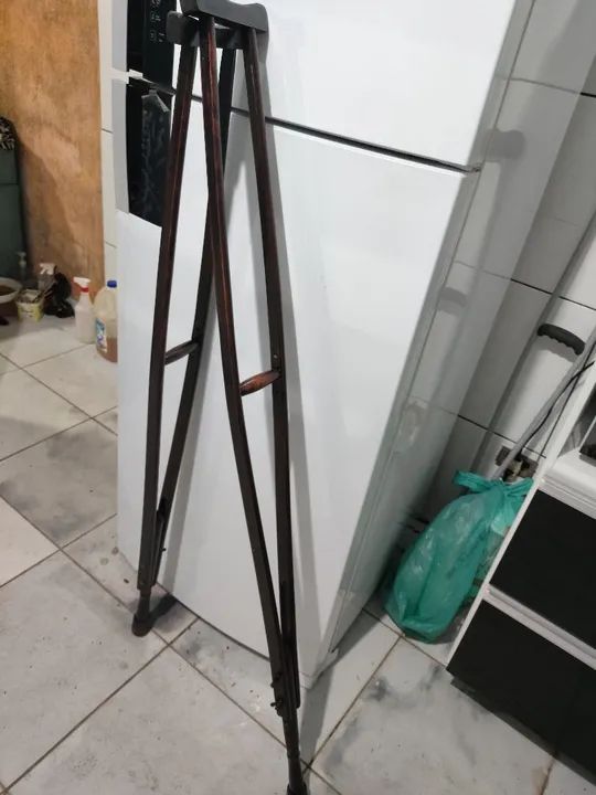 Par de muletas de madeira - Foto 3