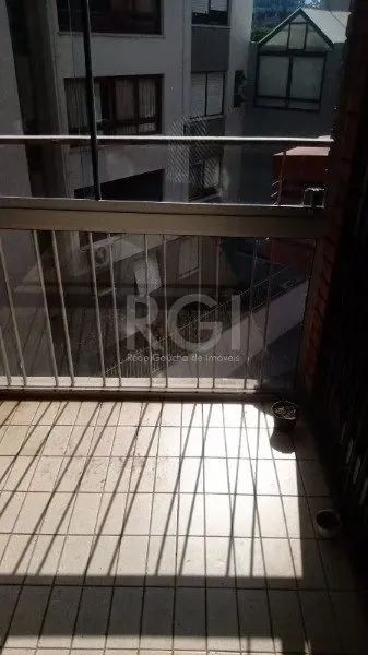 Ótimo apartamento com living, 2 ambientes mais sala de jantar separada. Dormitórios e livi - Foto 5