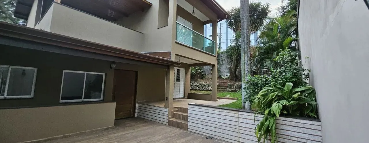 Sobrado para alugar Cotia. FI0007