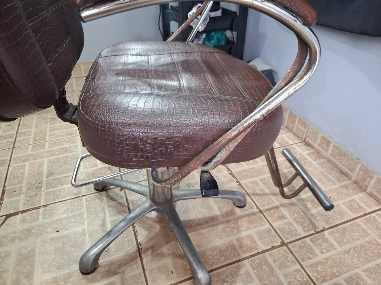 Cadeira de salão de beleza com design elegante