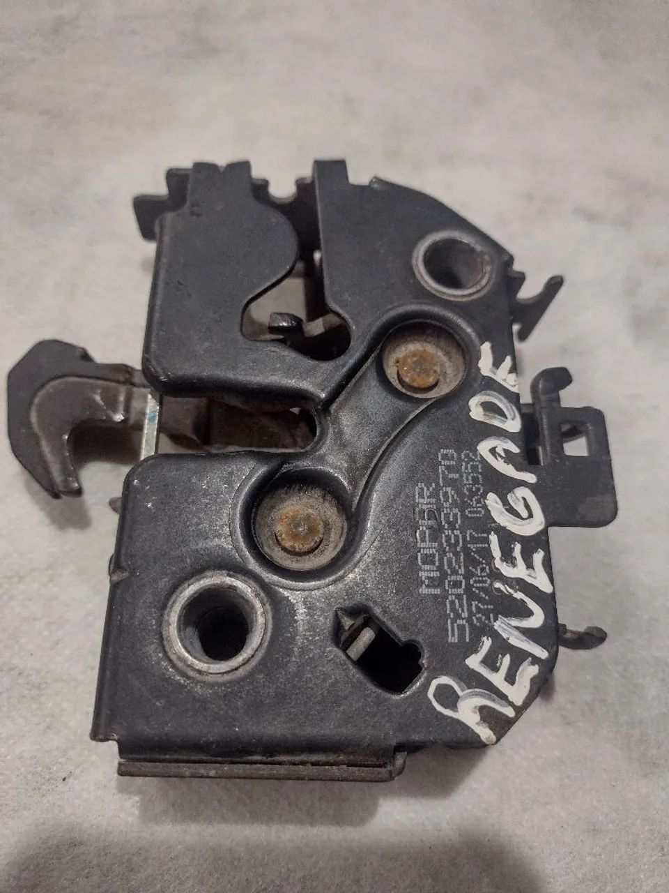Fechadura tranca capô jeep Renegade 
