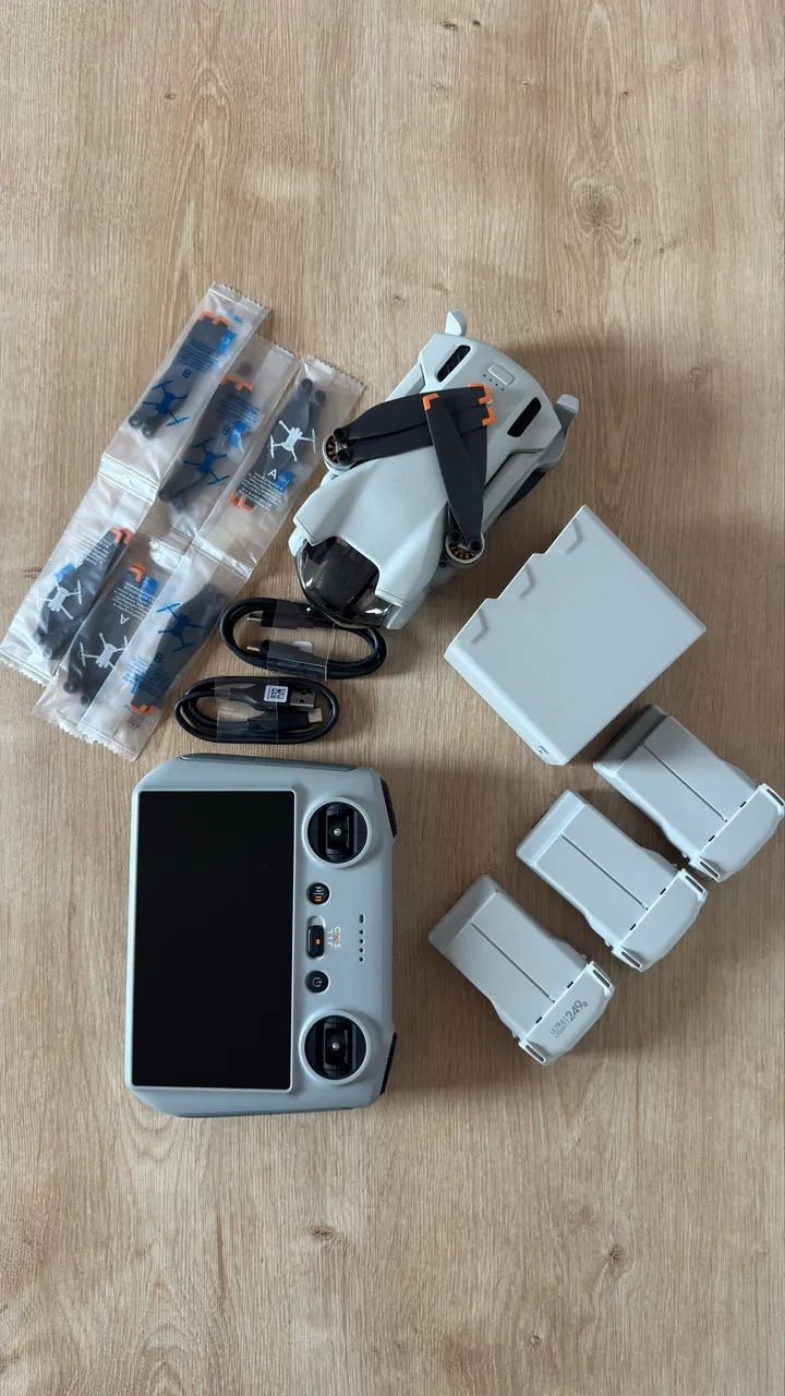 Drone DJI MINI 3 com controle de tela muito novo