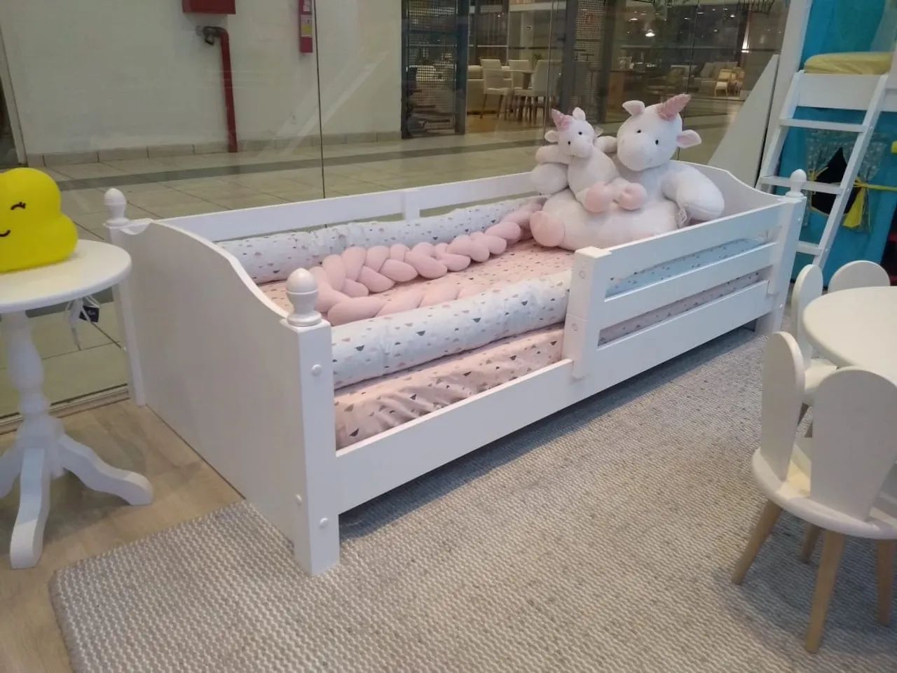 Cama Infantil Branca Montessori com Grade de Proteção