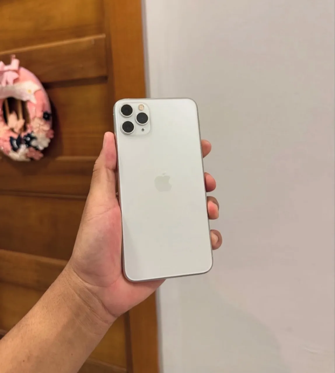 iPhone 11 Pro Max branco 256GB Aparelho Impecável Aceito troca e cartão!