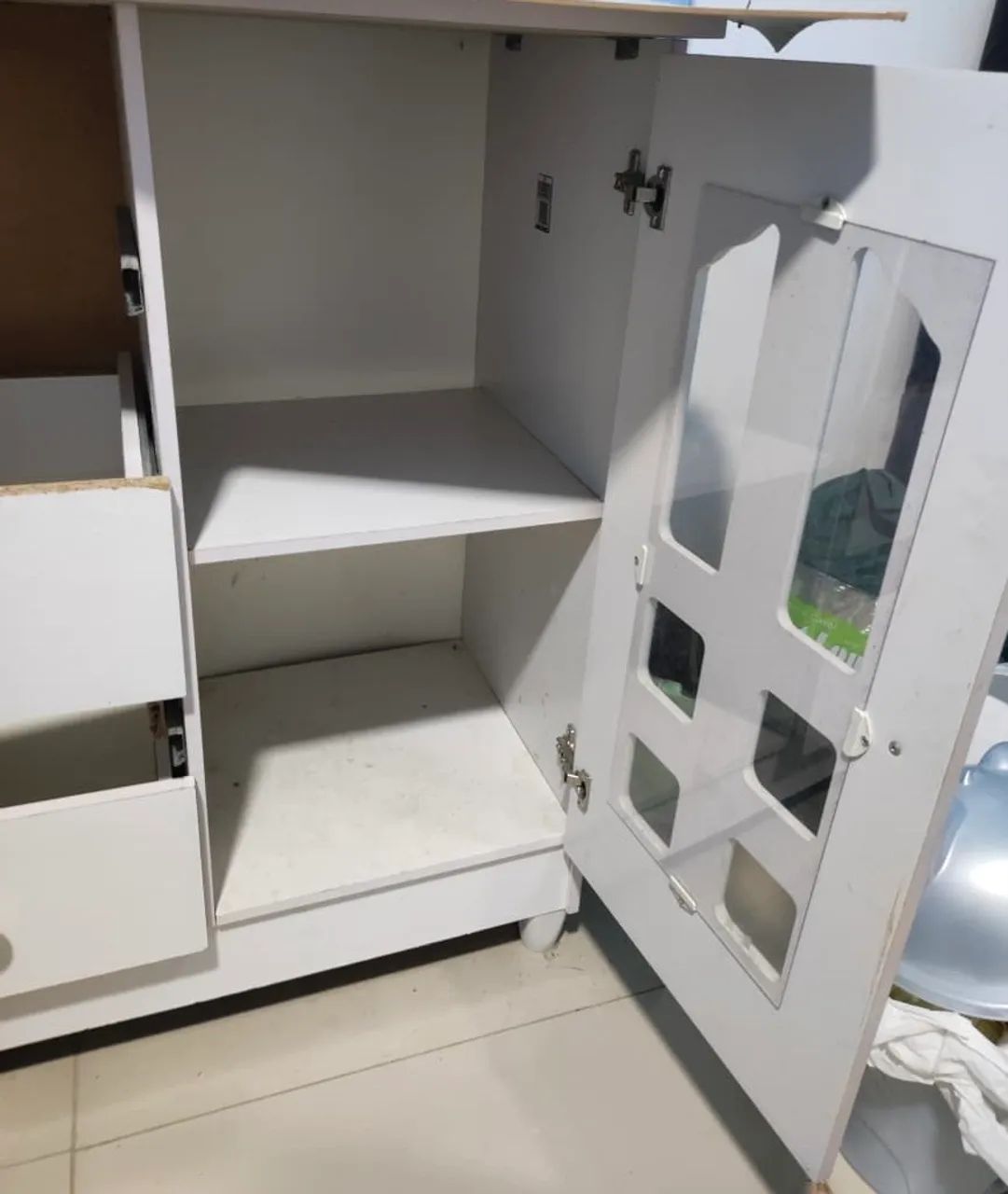 Cômoda usada , está com problema em duas gavetas. - Foto 2