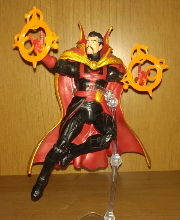 Boneco Dr. Estranho - Marvel Legends