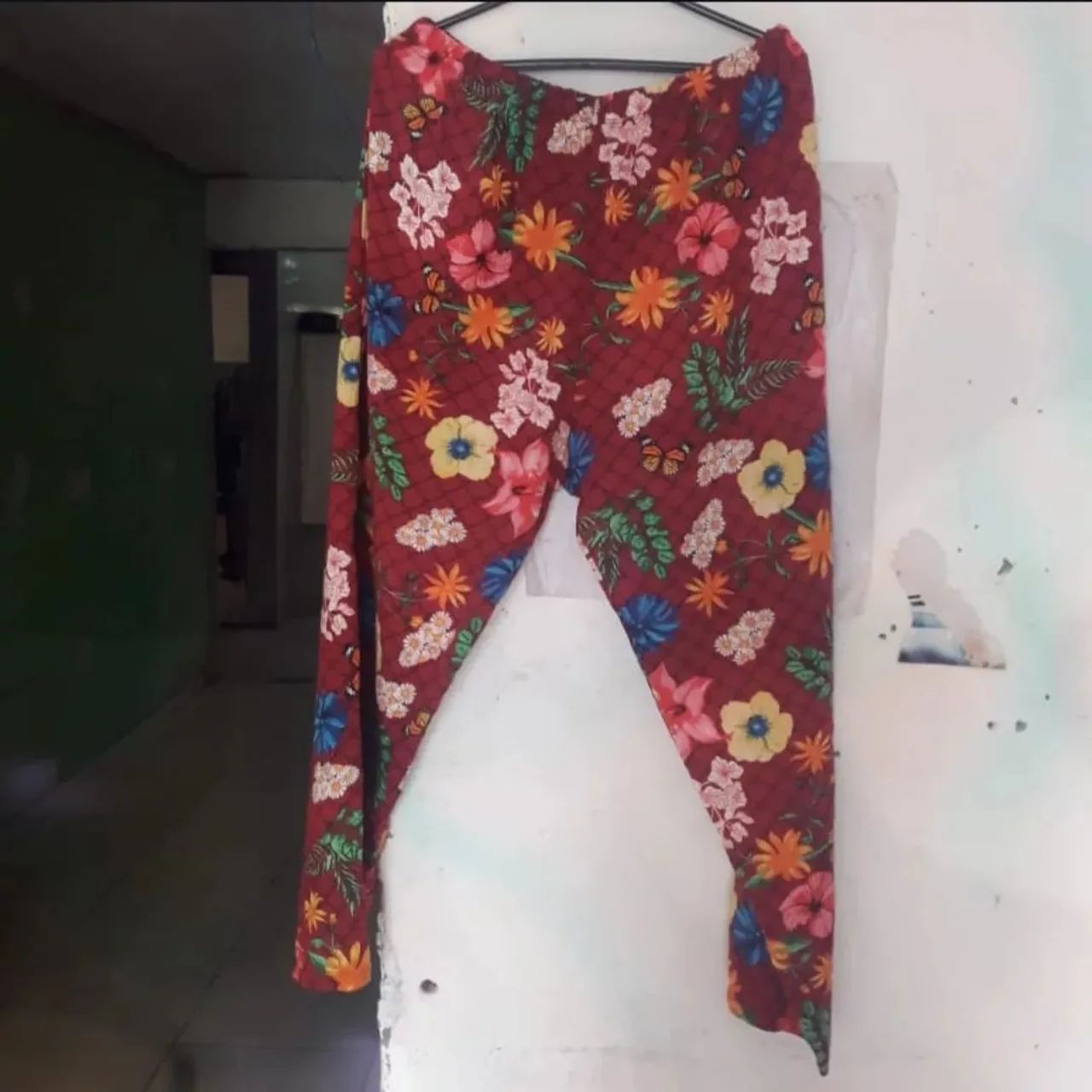 Calça soltinha florida tam G